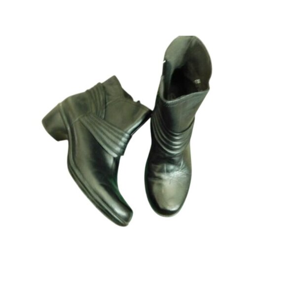 Clarks Size 9M Bendables Black Ankle Boots W/Box - Picture 1 of 4